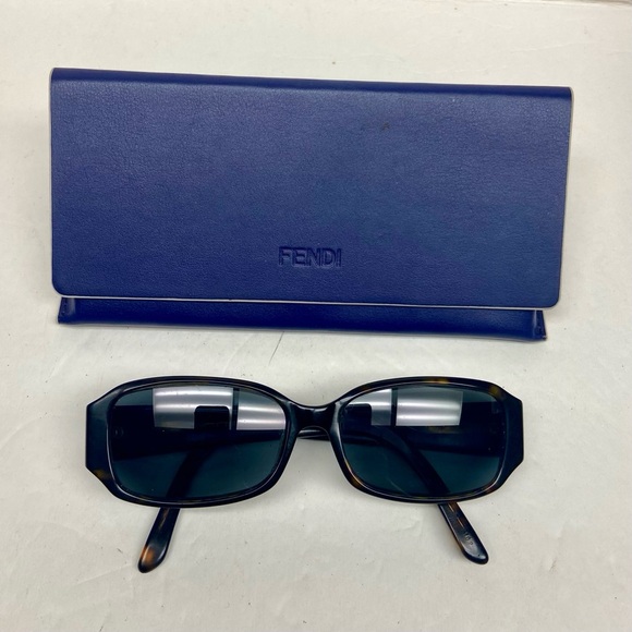 Fendi, Brown Tortoise Sunglasses with Gold Floral Design F924 215 135 - Picture 13 of 15